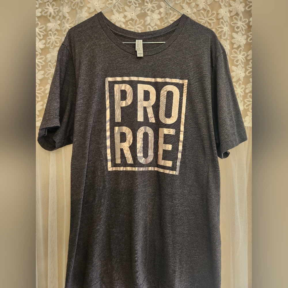 XL Pro Roe Bella Canvas graphic tee